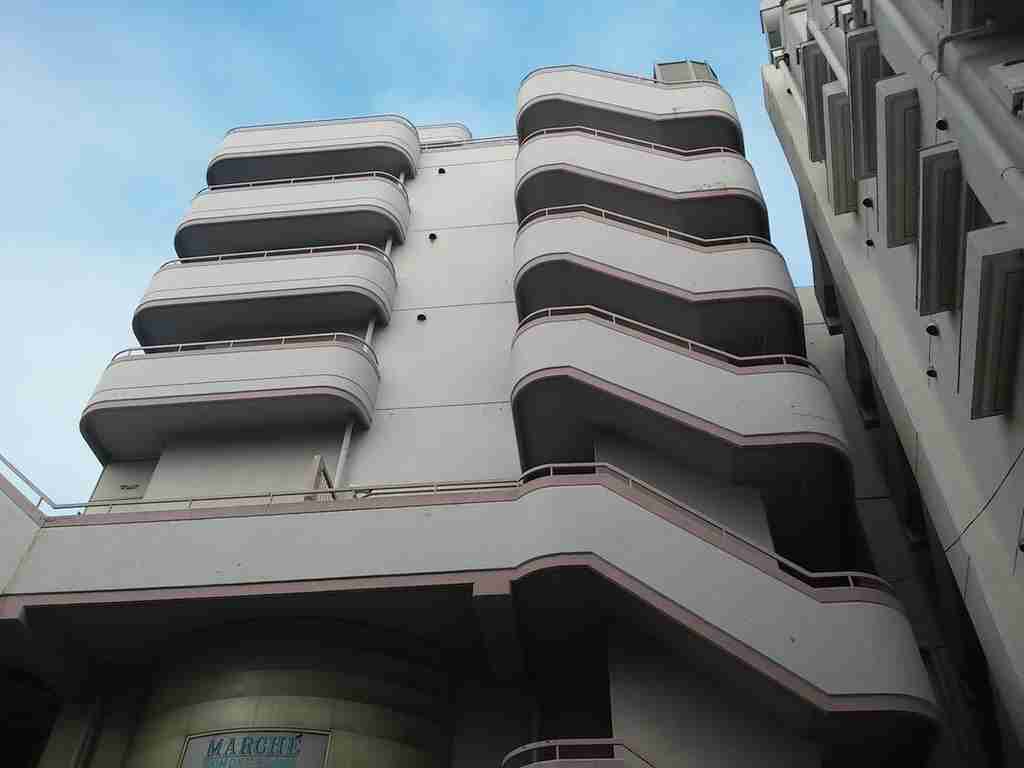 下北沢ハイタウンA棟の外観