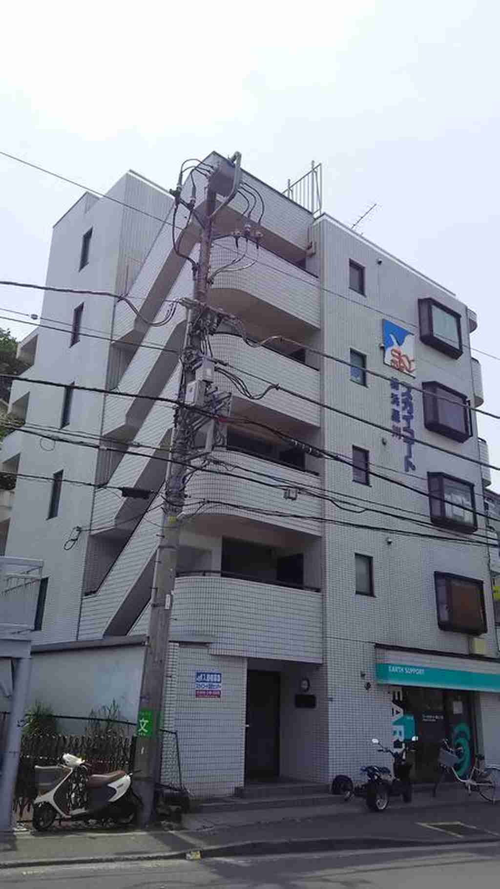 スカイコート横浜星川の外観