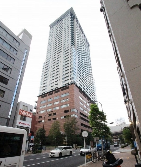 クロスエアタワーの外観