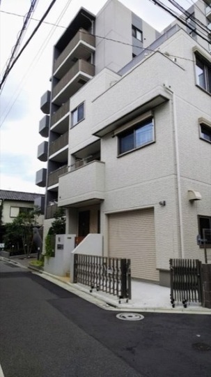 プレサンスロジェ町屋の外観