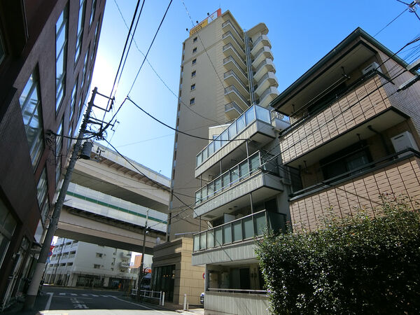 クレイシア板橋モデルノの建物外観