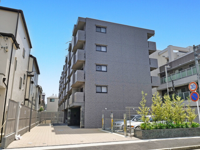 ルーブル武蔵新城参番館の外観