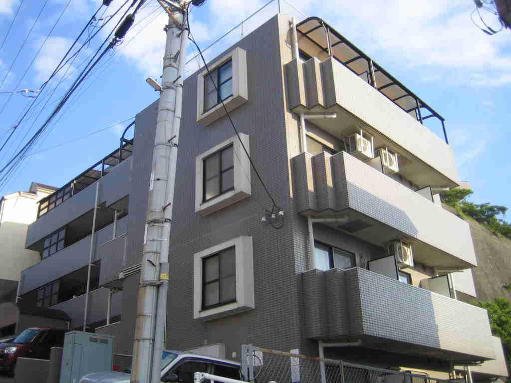 スカイコート横浜弘明寺の外観