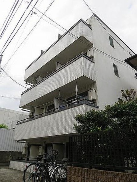 ルーブル新宿の外観