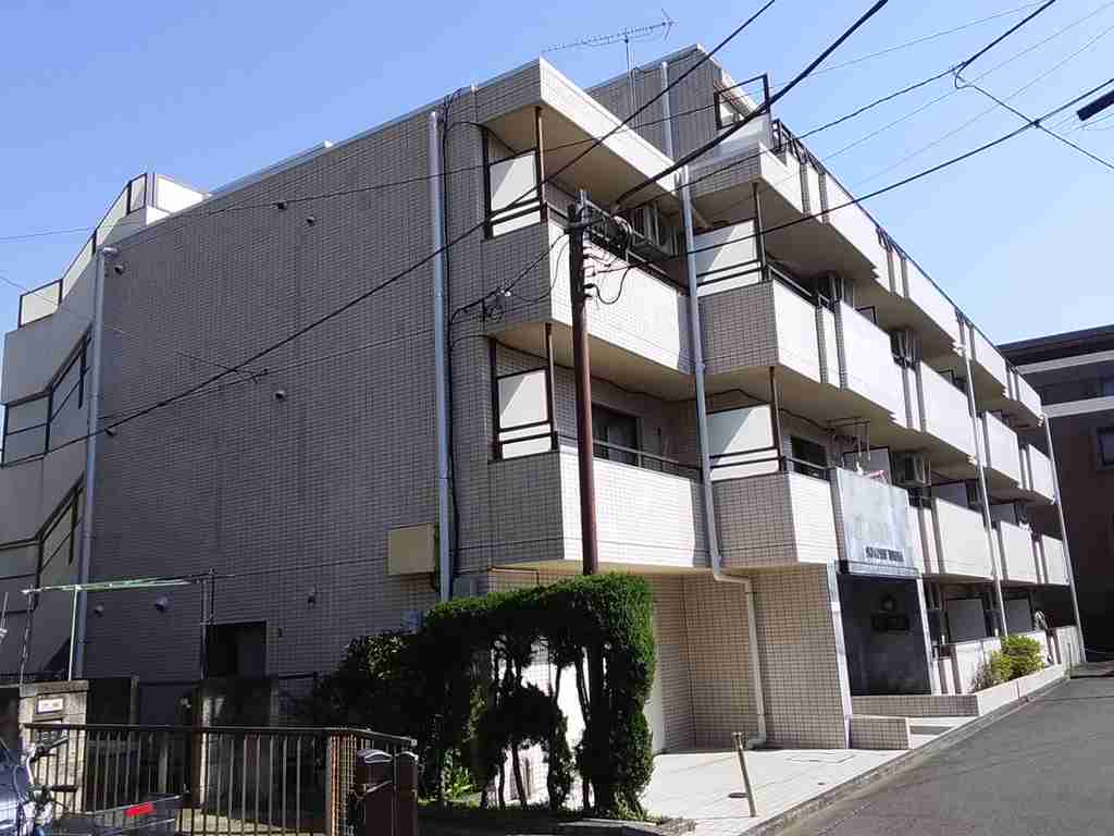スカイコート鶴間の外観