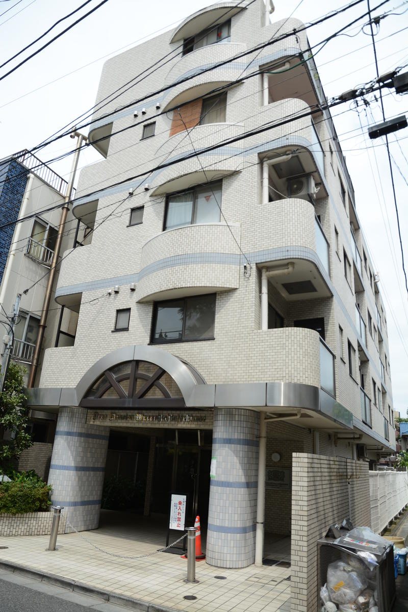 ライオンズマンション武蔵新城駅前の外観