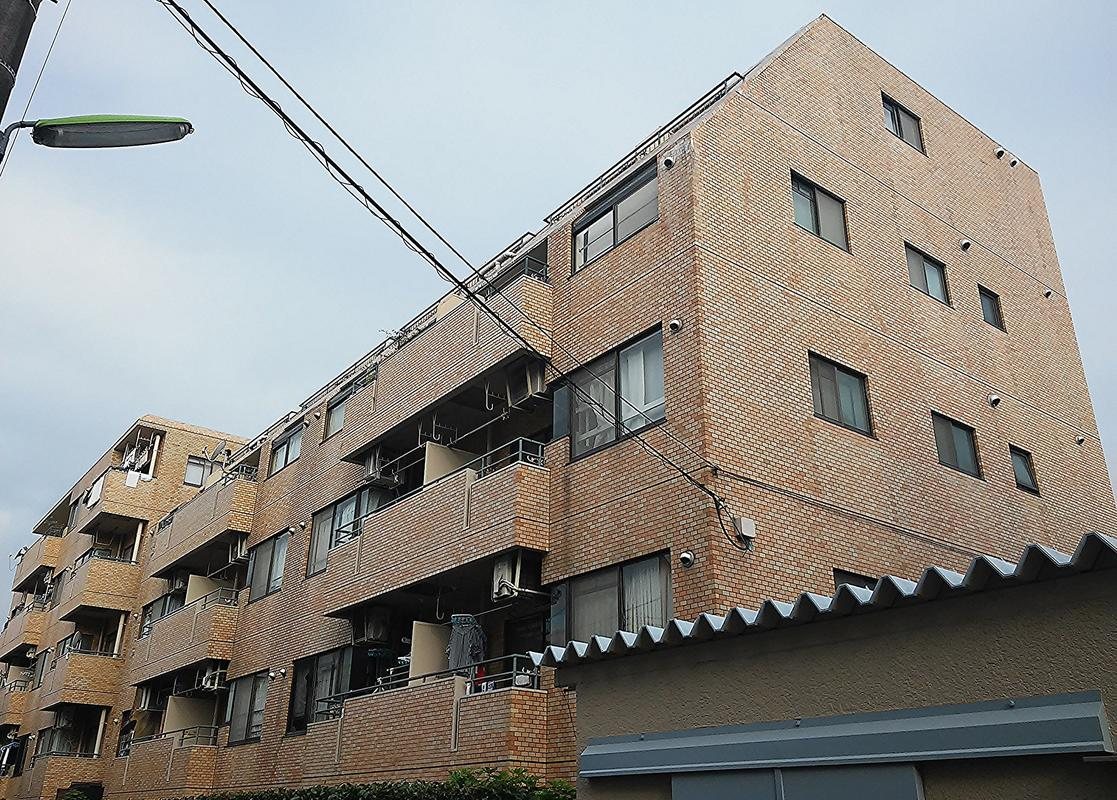 マック千歳烏山コートの外観