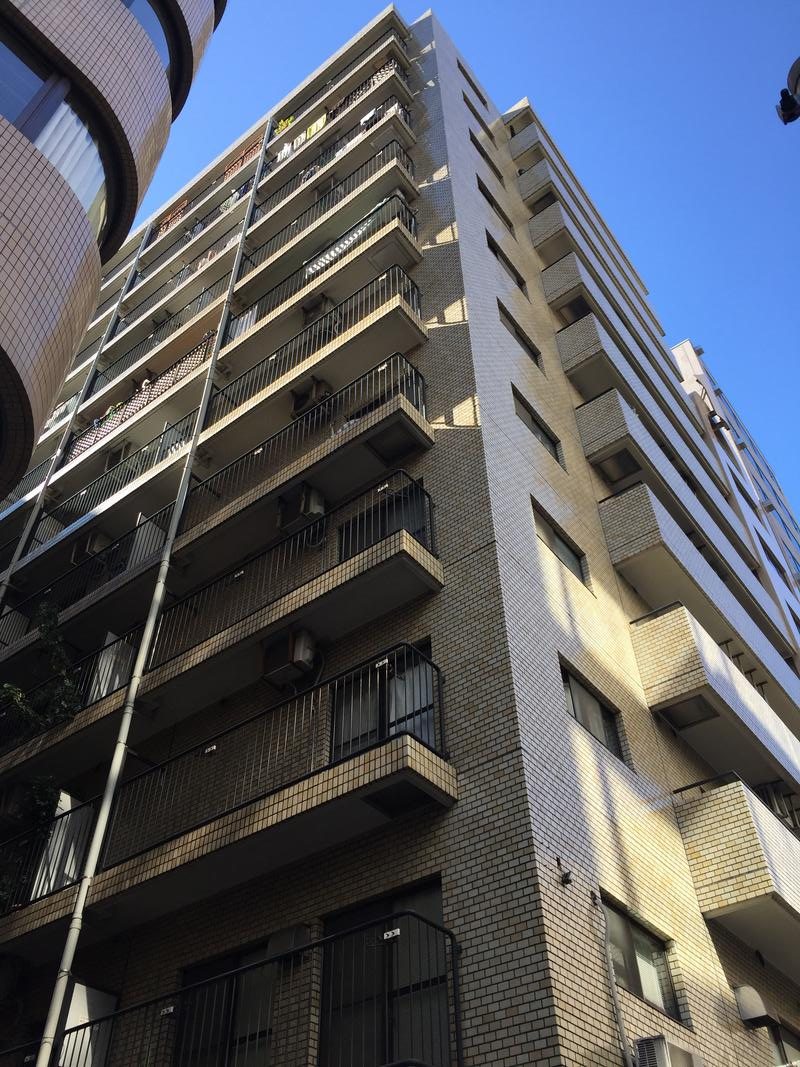 ライオンズマンション御苑前の外観
