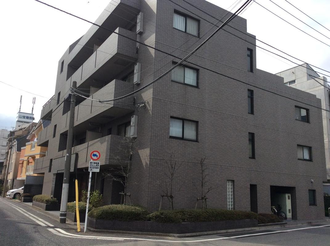 ルーブル学芸大学五番館の建物外観