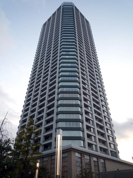 白金タワーの外観