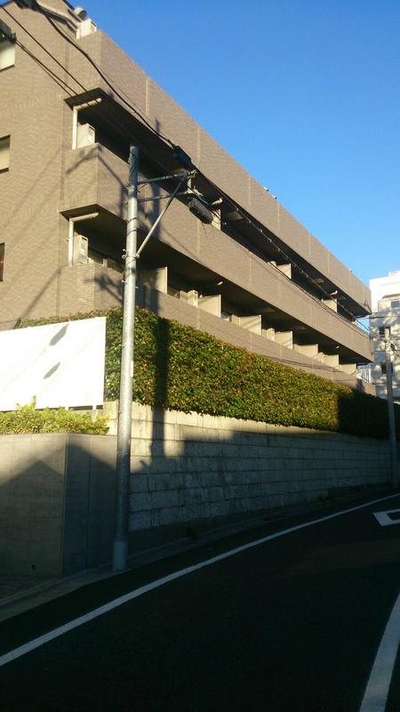 ルーブル中野坂上弐番館の建物外観