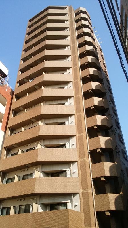トーシンフェニックス初台弐番館の外観