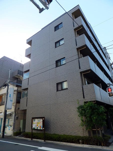 ルーブル新宿水道町の外観