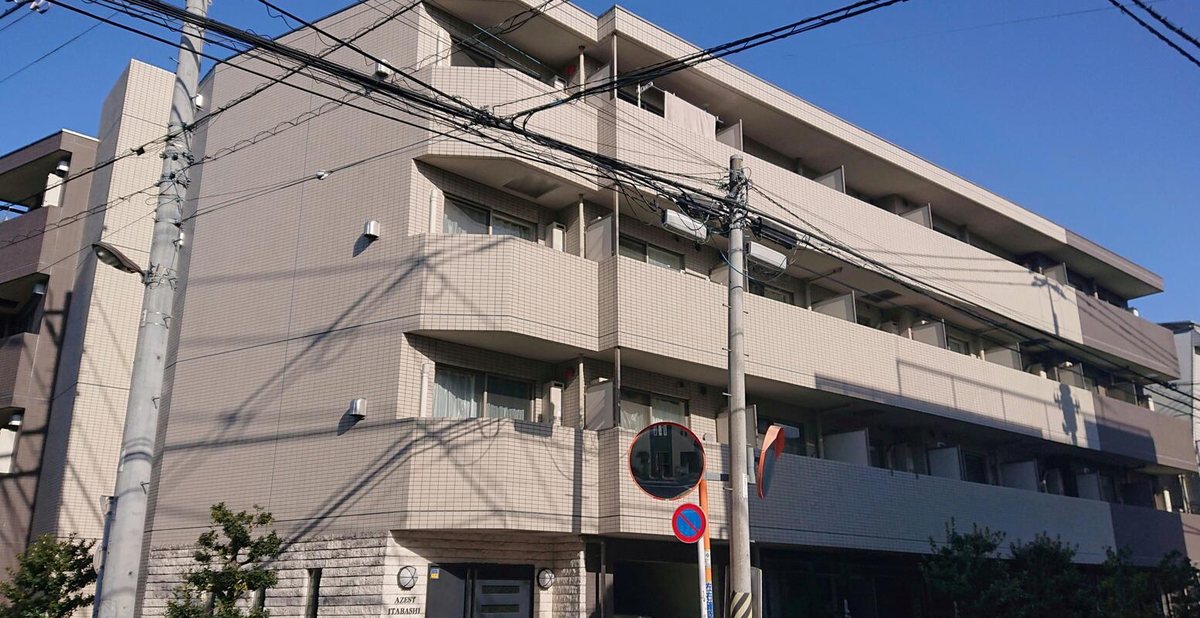 AZEST ITABASHIの建物外観