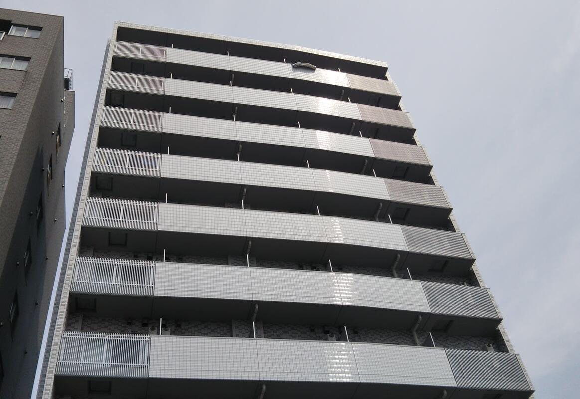 クレヴィスタ横浜新子安の建物外観