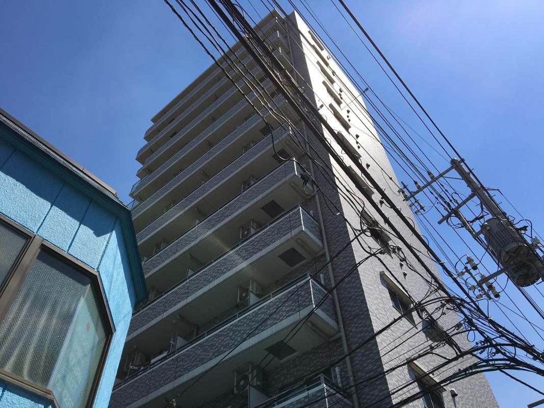 プレール・ドゥーク西大島駅前の外観
