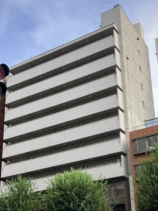 ニューローレルマンションの外観