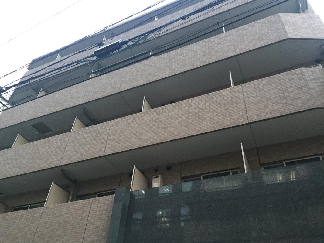 ロアール四谷の外観