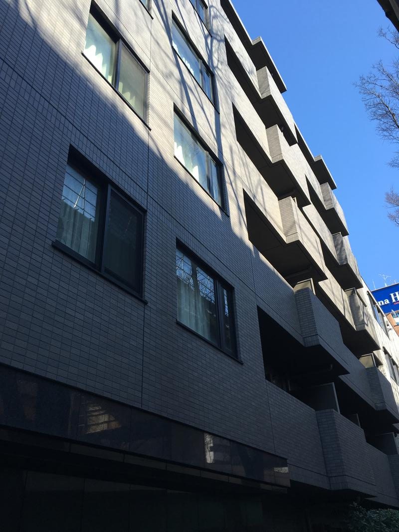 ルーブル明大前の建物外観