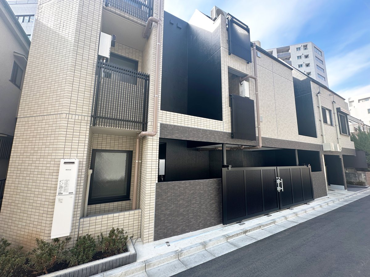 Pleaneeds護国寺Premierの建物外観